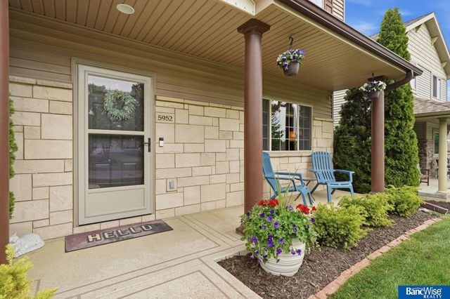 5952 Thompson Creek Boulevard, Lincoln, NE 68516