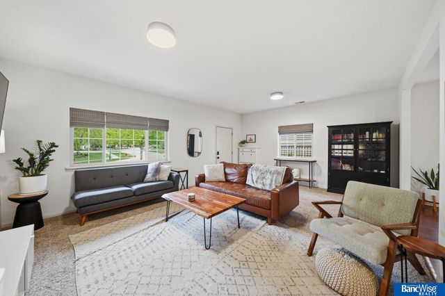 5952 Thompson Creek Boulevard, Lincoln, NE 68516