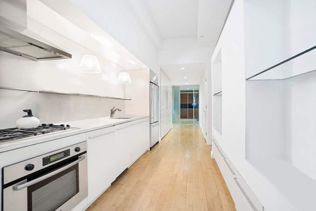 15 Broad St Apt 1630, New York City, NY 10005