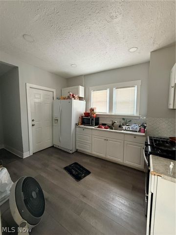 894 W Exchange Street, Akron, OH 44302