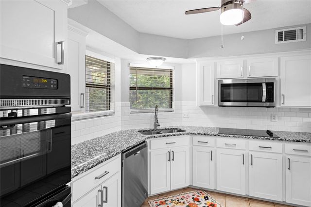 103 Pine Valley Street, Huntsville, TX 77320