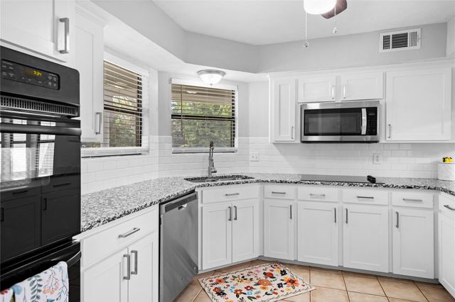 103 Pine Valley Street, Huntsville, TX 77320