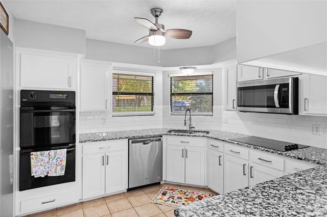 103 Pine Valley Street, Huntsville, TX 77320