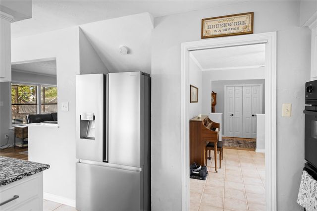 103 Pine Valley Street, Huntsville, TX 77320