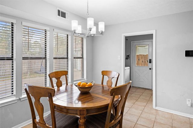 103 Pine Valley Street, Huntsville, TX 77320