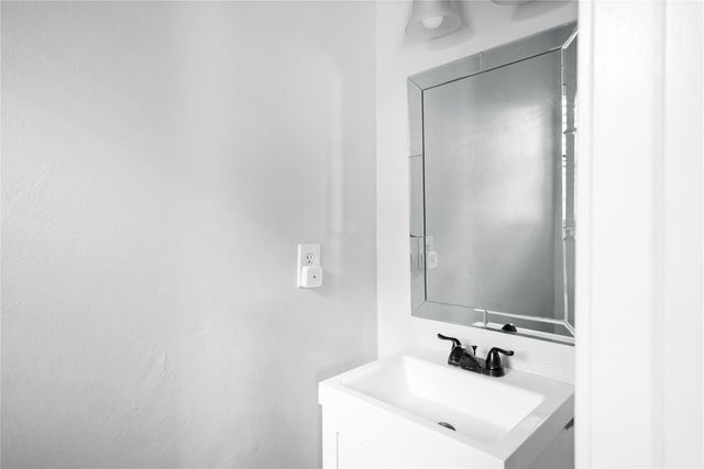 103 Pine Valley Street, Huntsville, TX 77320