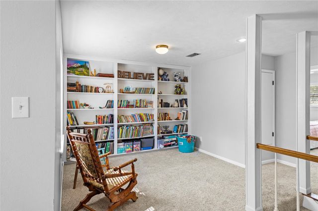 103 Pine Valley Street, Huntsville, TX 77320