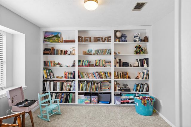 103 Pine Valley Street, Huntsville, TX 77320