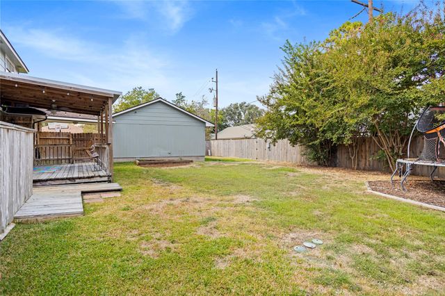 103 Pine Valley Street, Huntsville, TX 77320