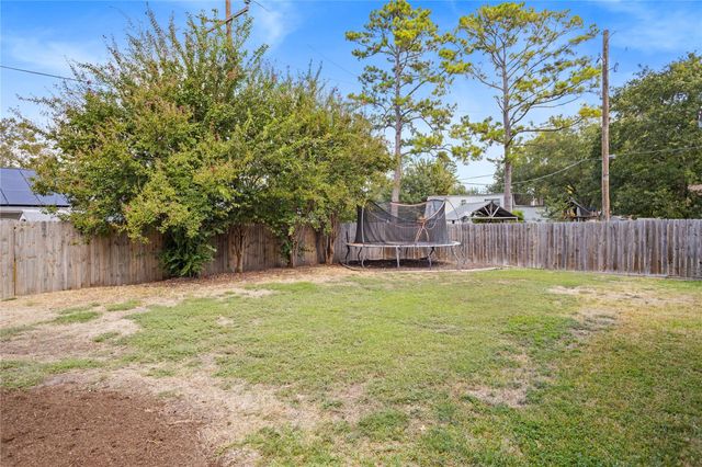 103 Pine Valley Street, Huntsville, TX 77320