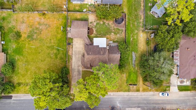 103 Pine Valley Street, Huntsville, TX 77320