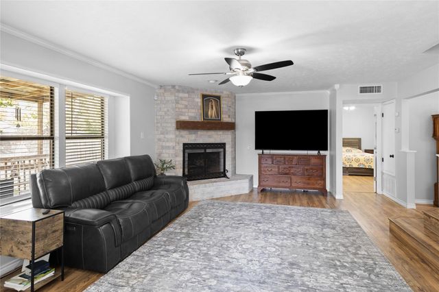 103 Pine Valley Street, Huntsville, TX 77320