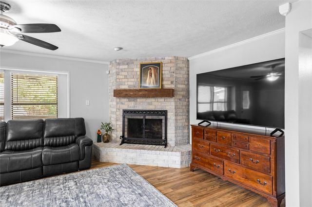 103 Pine Valley Street, Huntsville, TX 77320