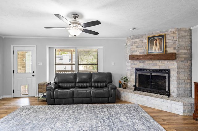 103 Pine Valley Street, Huntsville, TX 77320