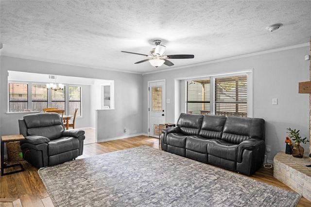 103 Pine Valley Street, Huntsville, TX 77320