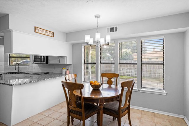 103 Pine Valley Street, Huntsville, TX 77320