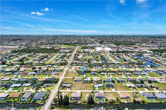 2004 SW 30th ST, Cape Coral, FL 33914