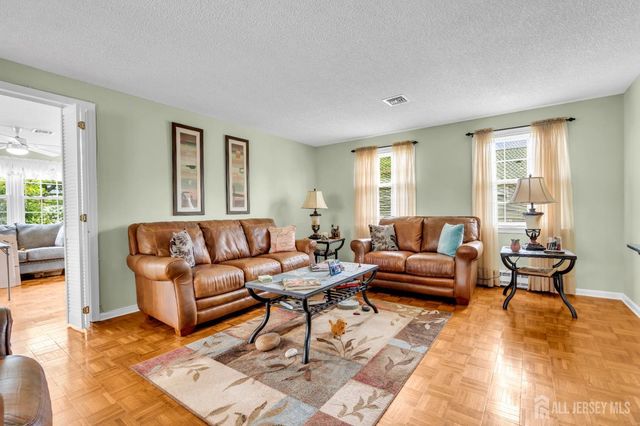194 Madison Lane N, Monroe, NJ 08831