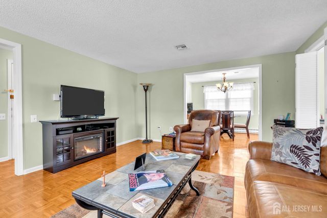194 Madison Lane N, Monroe, NJ 08831