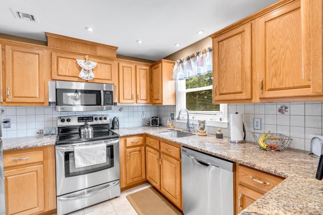 194 Madison Lane N, Monroe, NJ 08831