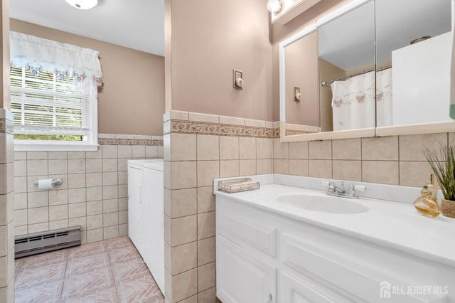 194 Madison Lane N, Monroe, NJ 08831