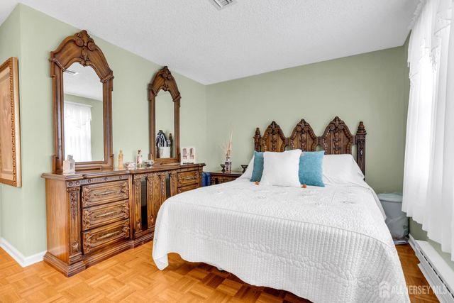 194 Madison Lane N, Monroe, NJ 08831