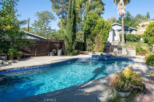 28717 Bouquet Canyon, Saugus, CA 91390