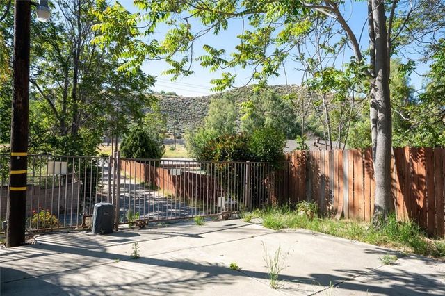 28717 Bouquet Canyon, Saugus, CA 91390