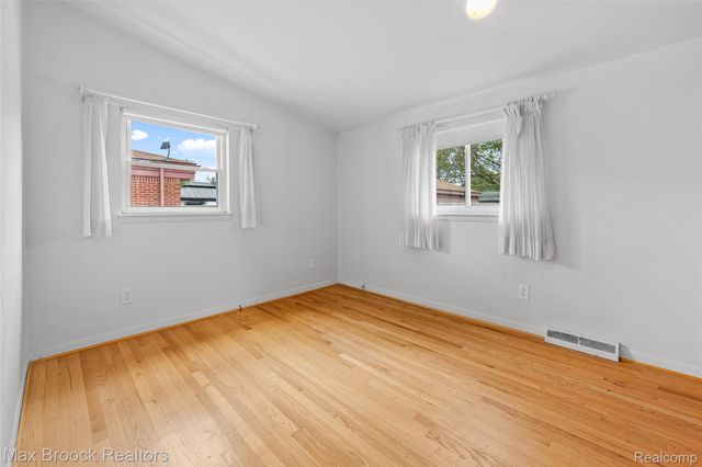 260 Lyons Drive, Troy, MI 48083