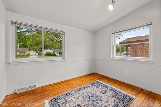 260 Lyons Drive, Troy, MI 48083