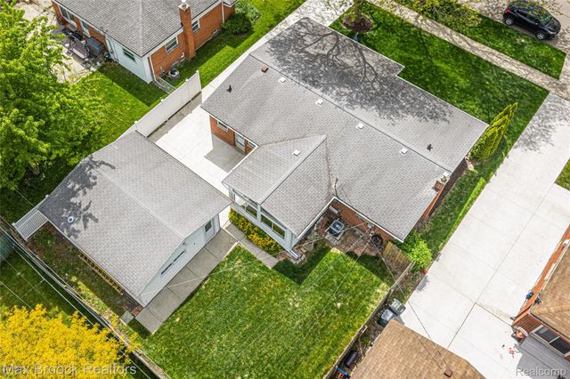 260 Lyons Drive, Troy, MI 48083