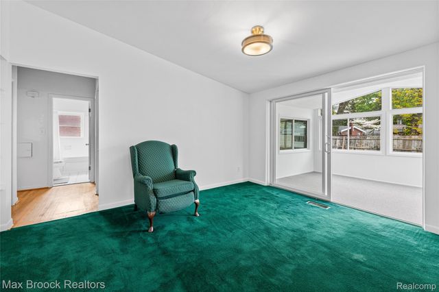 260 Lyons Drive, Troy, MI 48083
