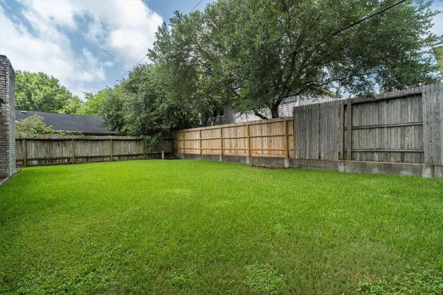 523 White Wing Court, Dickinson, TX 77539