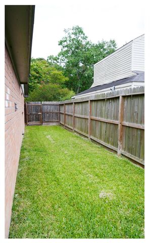 17115 Kings Walk Lane, Houston, TX 77070