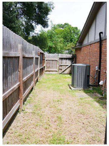 17115 Kings Walk Lane, Houston, TX 77070