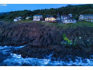 535 Sw CARDINAL St, Depoe Bay, OR 97341