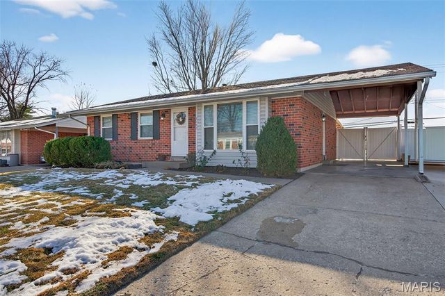 2242 Bolton Street, St Charles, MO 63301