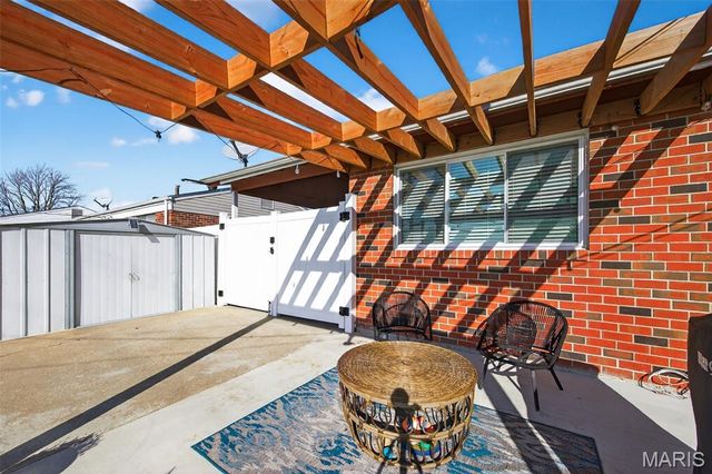 2242 Bolton Street, St Charles, MO 63301