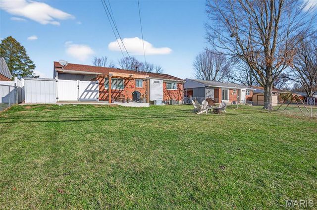 2242 Bolton Street, St Charles, MO 63301