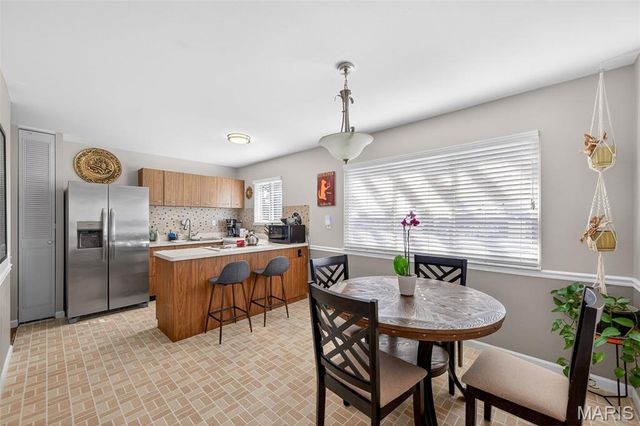 2242 Bolton Street, St Charles, MO 63301