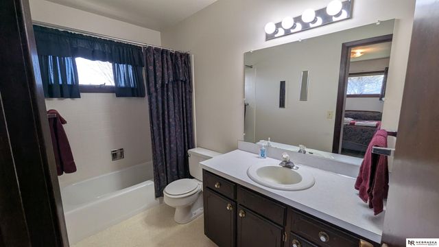 8001 Sandalwood Drive, Lincoln, NE 68510