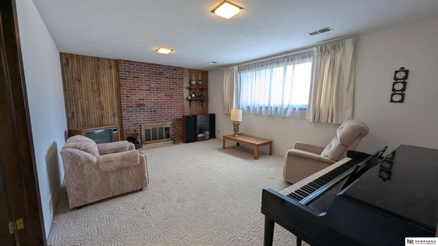 8001 Sandalwood Drive, Lincoln, NE 68510