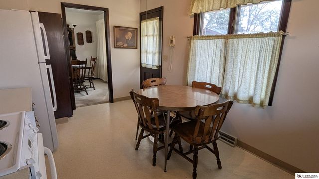 8001 Sandalwood Drive, Lincoln, NE 68510