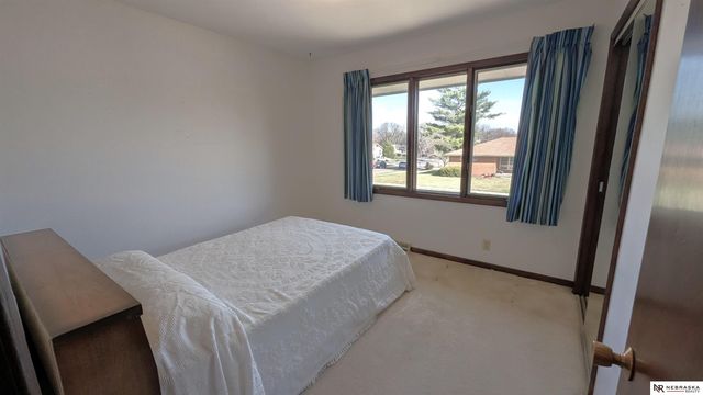 8001 Sandalwood Drive, Lincoln, NE 68510