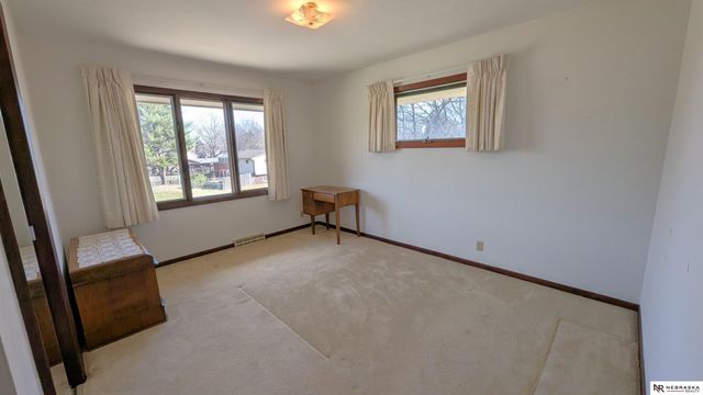 8001 Sandalwood Drive, Lincoln, NE 68510