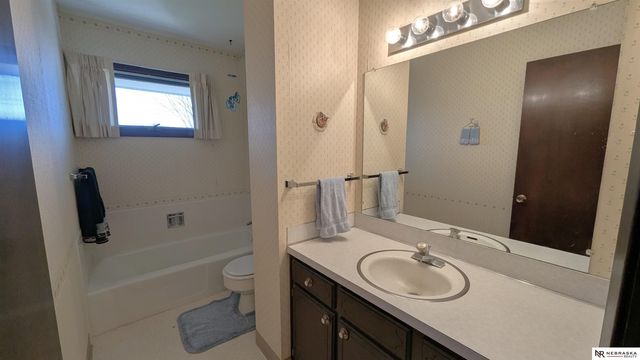 8001 Sandalwood Drive, Lincoln, NE 68510