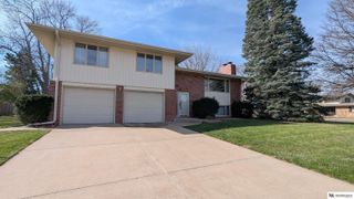8001 Sandalwood Drive, Lincoln, NE 68510