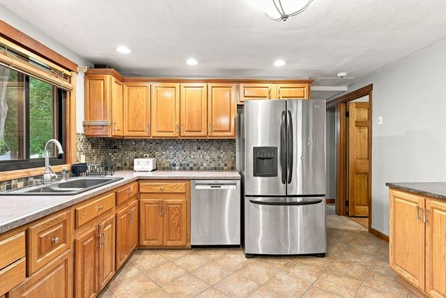 68 Feltham Rd, Springfield, MA 01118