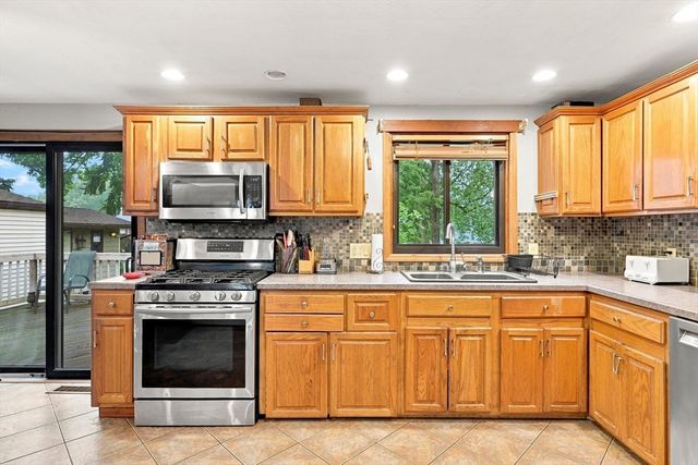 68 Feltham Rd, Springfield, MA 01118