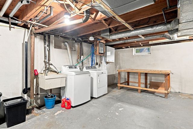 68 Feltham Rd, Springfield, MA 01118